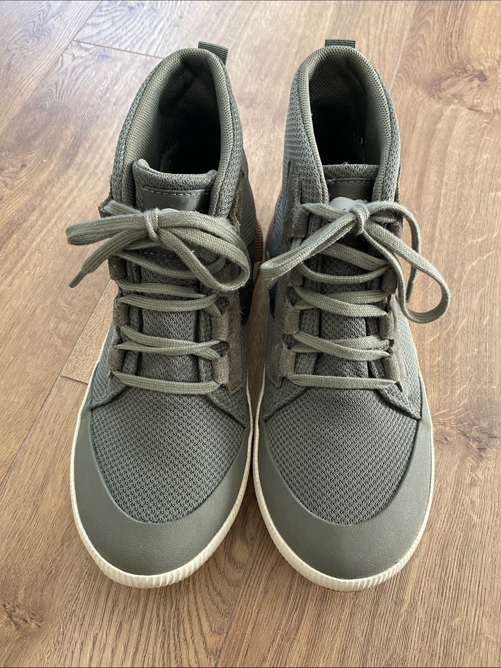 Sorel Mens high top shoes